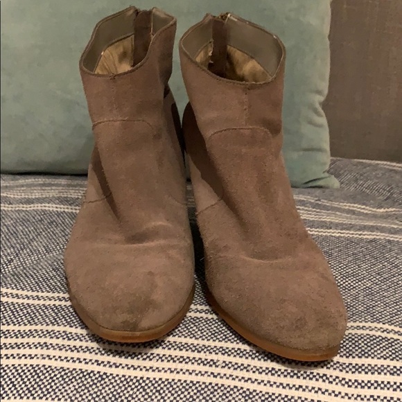 Grey suede booties - Picture 2 of 7